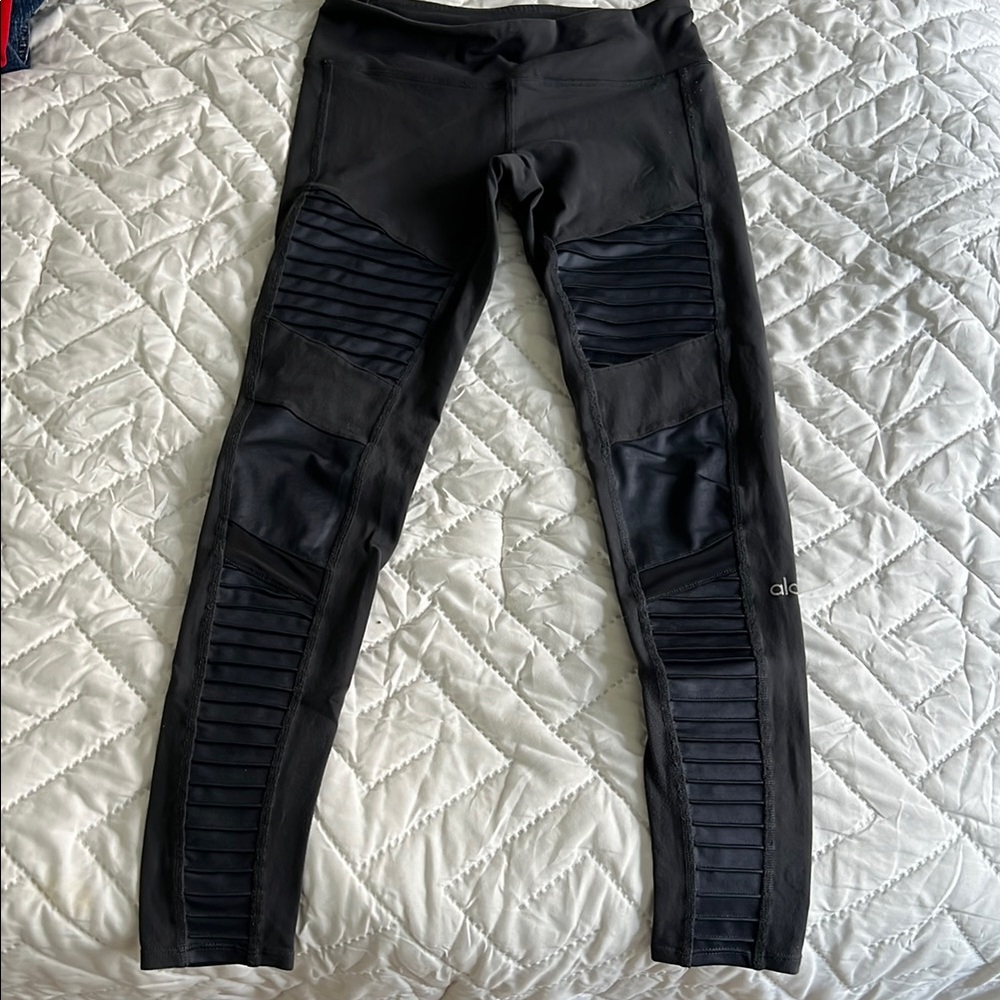 ALO Yoga Black Jeggings with Ribbed Moto Design
